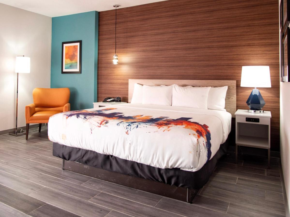 Hotel La Quinta By Wyndham Airport 3*