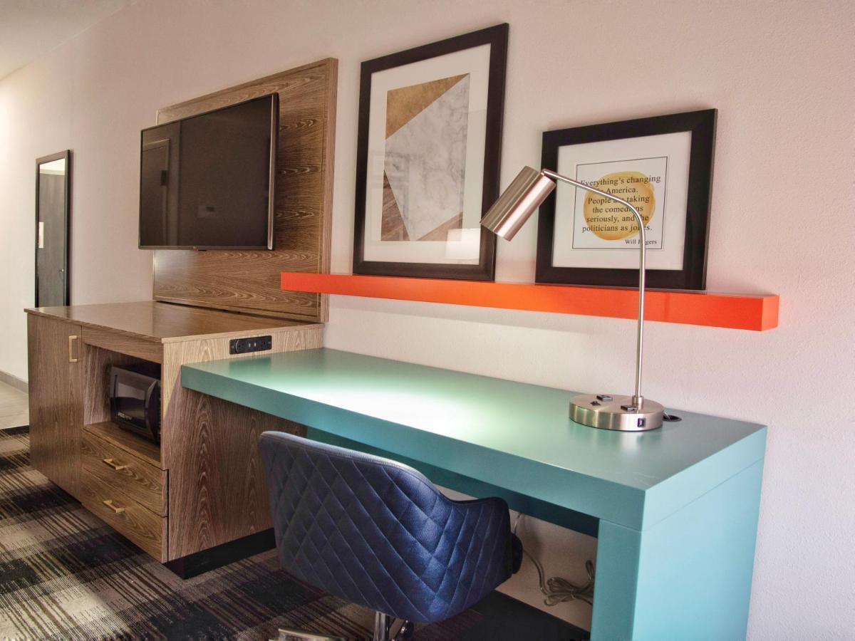 Hotel La Quinta By Wyndham Airport