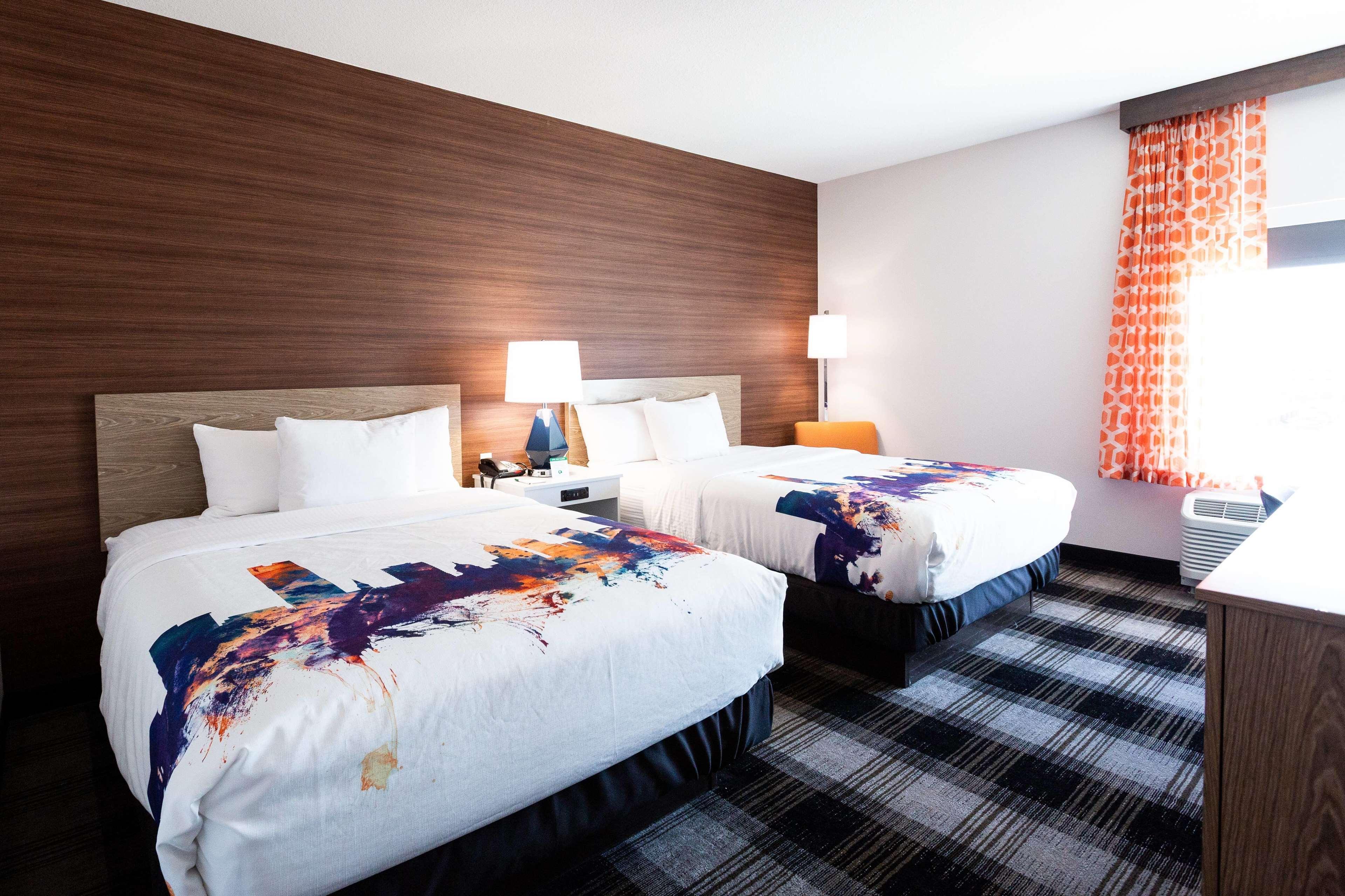 Hotel La Quinta By Wyndham Airport 3*
