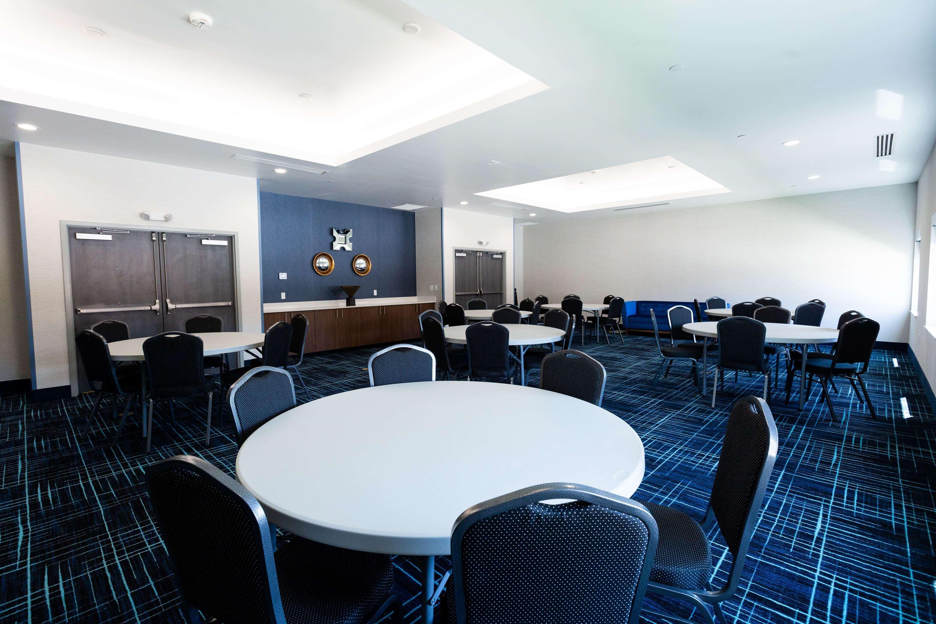 Hotel La Quinta By Wyndham Airport 3*