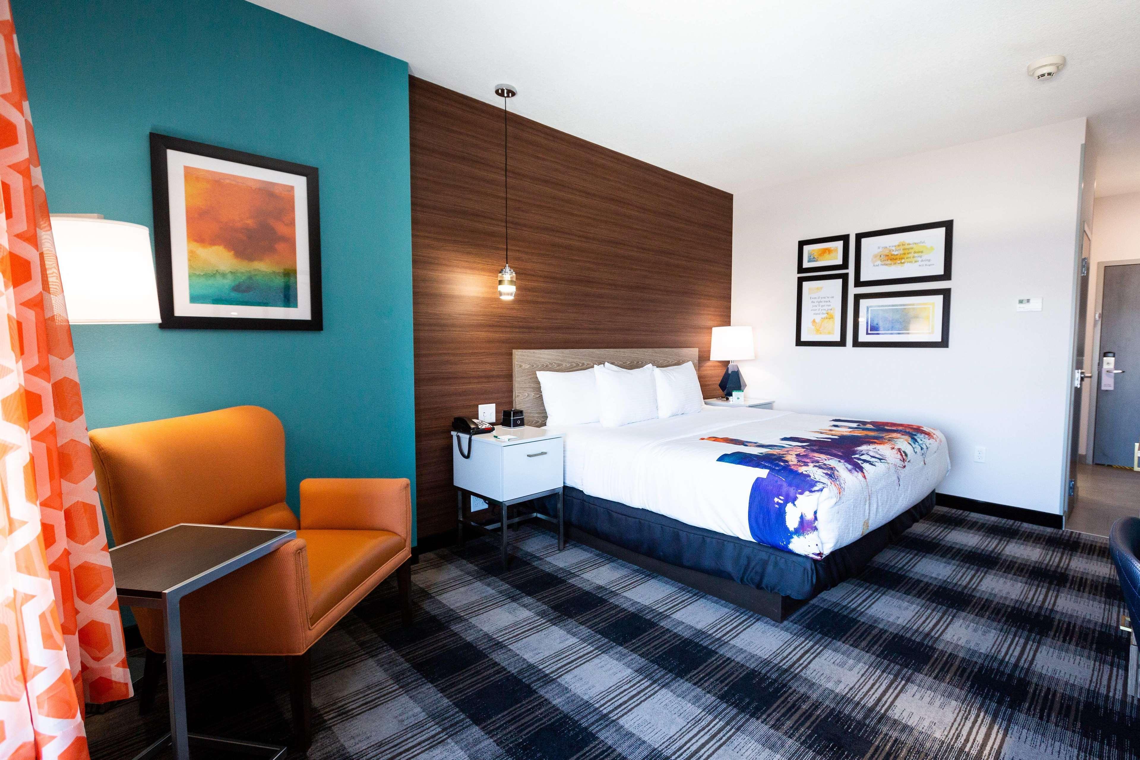 Hotel La Quinta By Wyndham Airport 3*