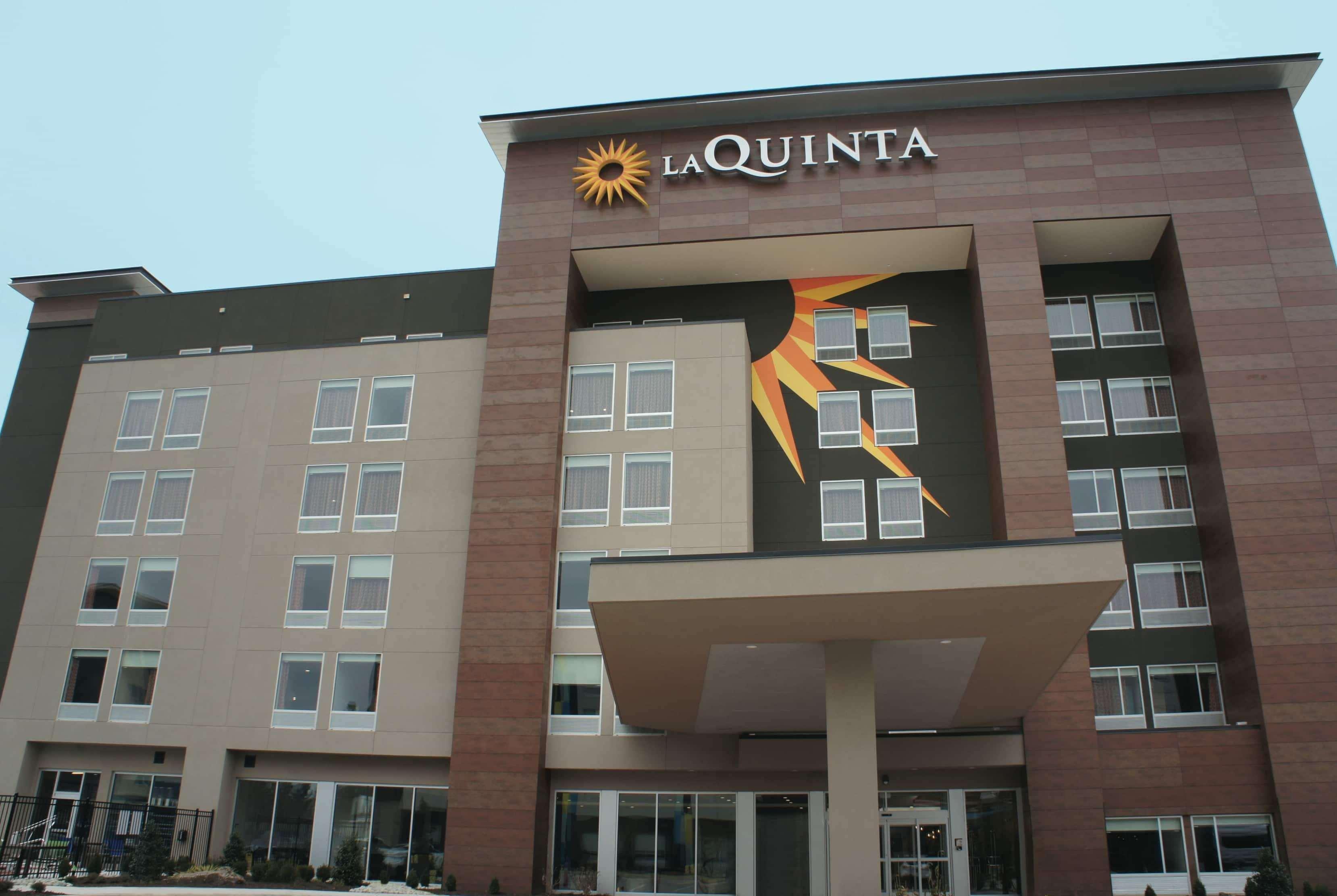 La Quinta By Wyndham Airport Hotel 3*