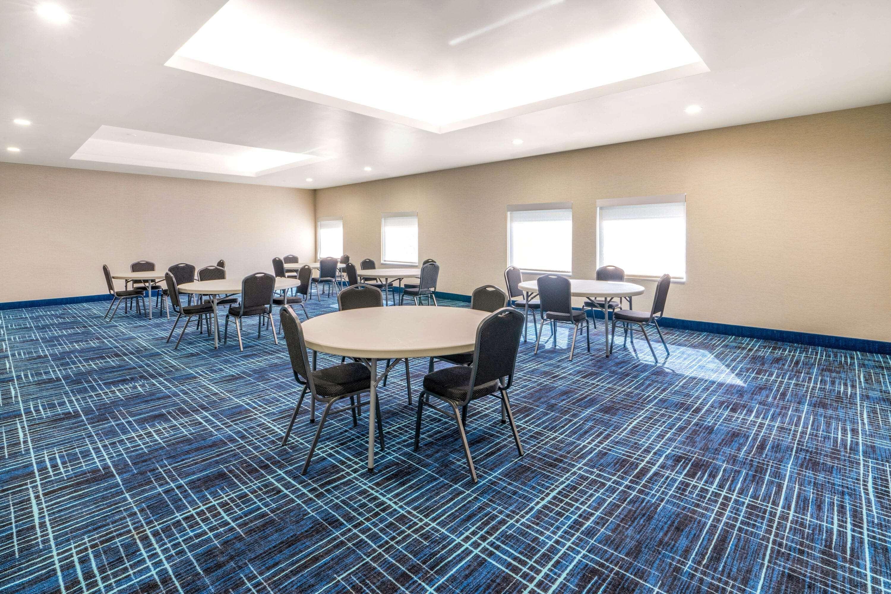 La Quinta By Wyndham Airport Hotel 3*