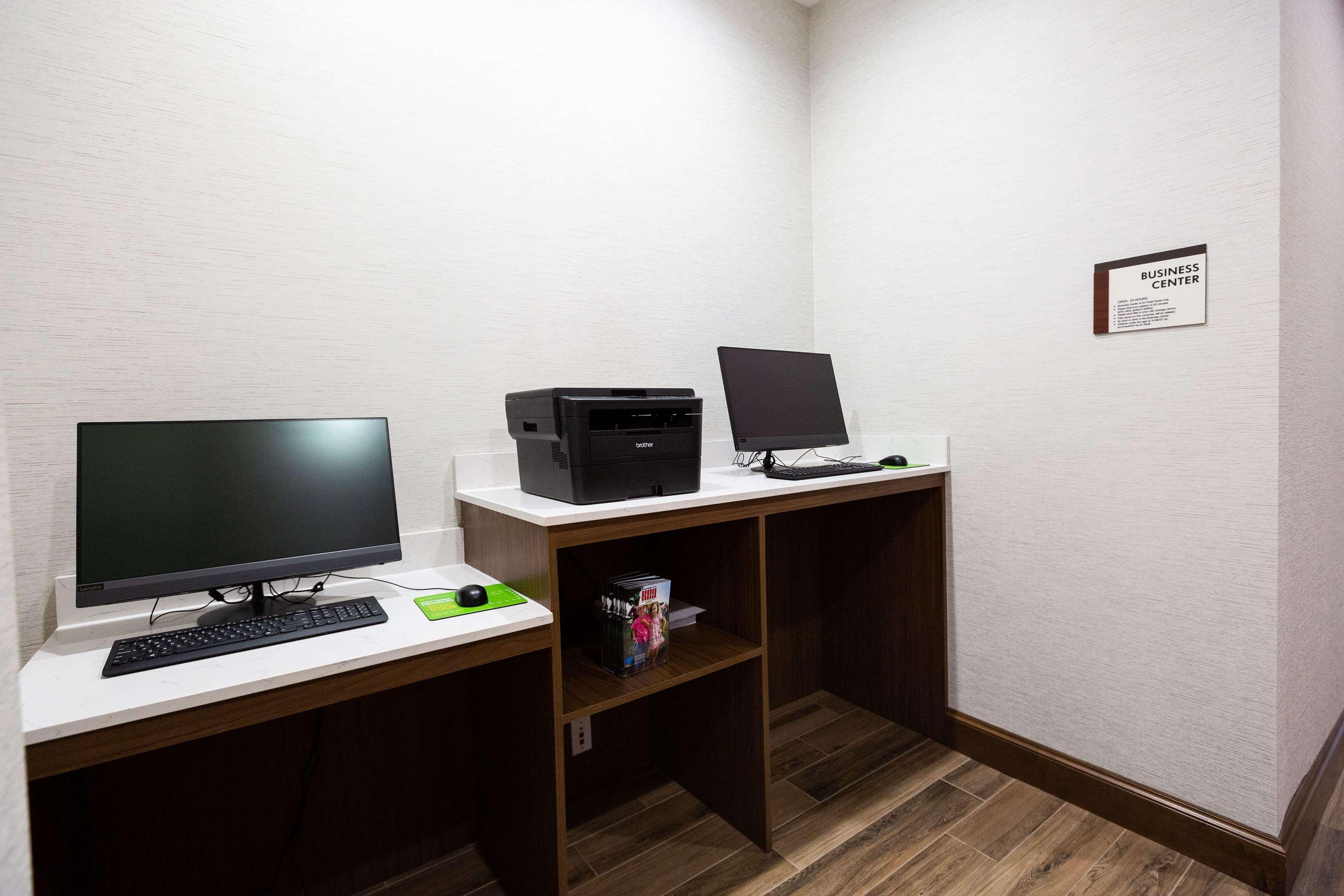 Hotel La Quinta By Wyndham Airport 3*