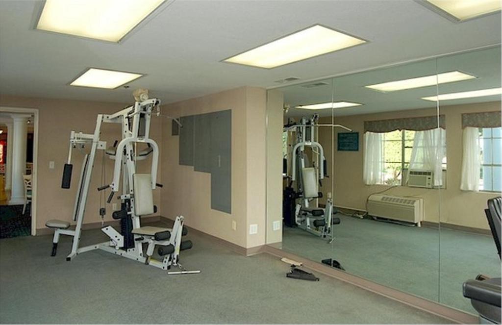 La Quinta By Wyndham Airport Hotel
