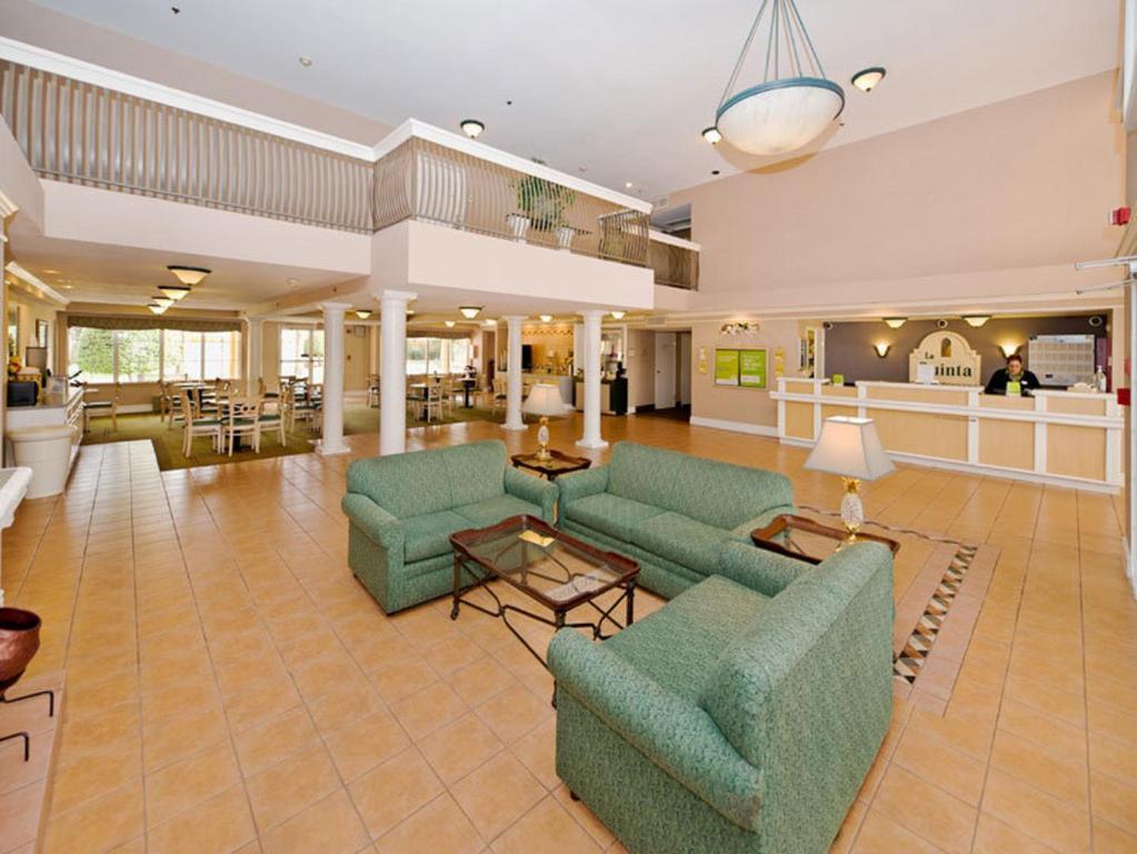 Hotel La Quinta By Wyndham Airport 3*